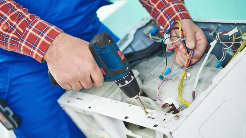 Pursaklar İndesit İndesit çamaşır makinesi kart tamiri – Su almama arızası orijinal parça ile giderildi. - Teknik servis örneği